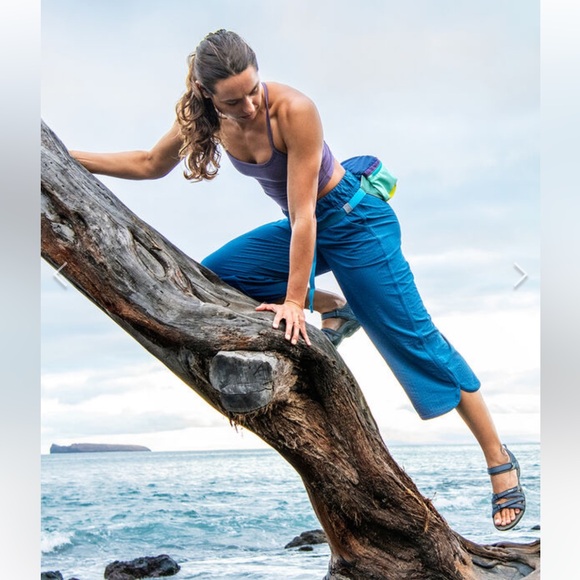 Hard to Find! New Title Nine Slaycation Cropped Textured Pant, Black, Medium - Picture 7 of 12